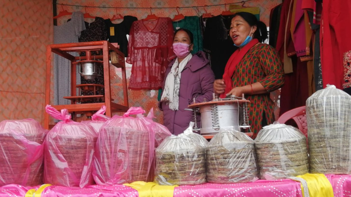 सालको पातको दुना-टपरी बनाएर मासिक २० हजार आम्दानी