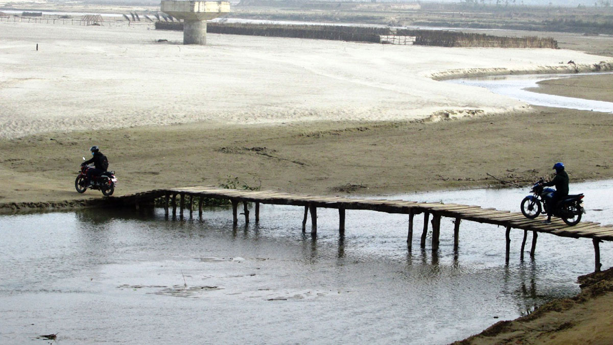 नदी तर्न पैसा तिर्नुपर्ने बाध्यता