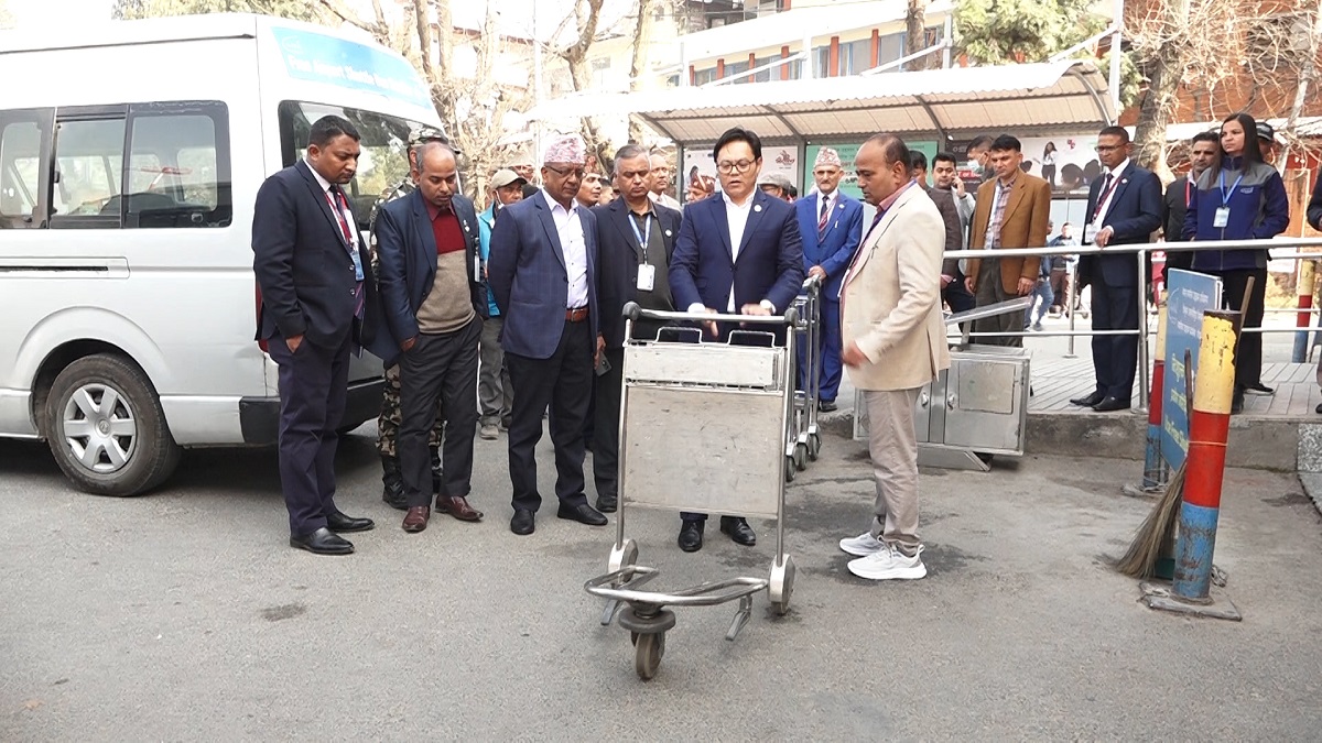 विमानस्थलका ‘ट्रलि’ सुधारमा पर्यटन मन्त्रीको जोड !