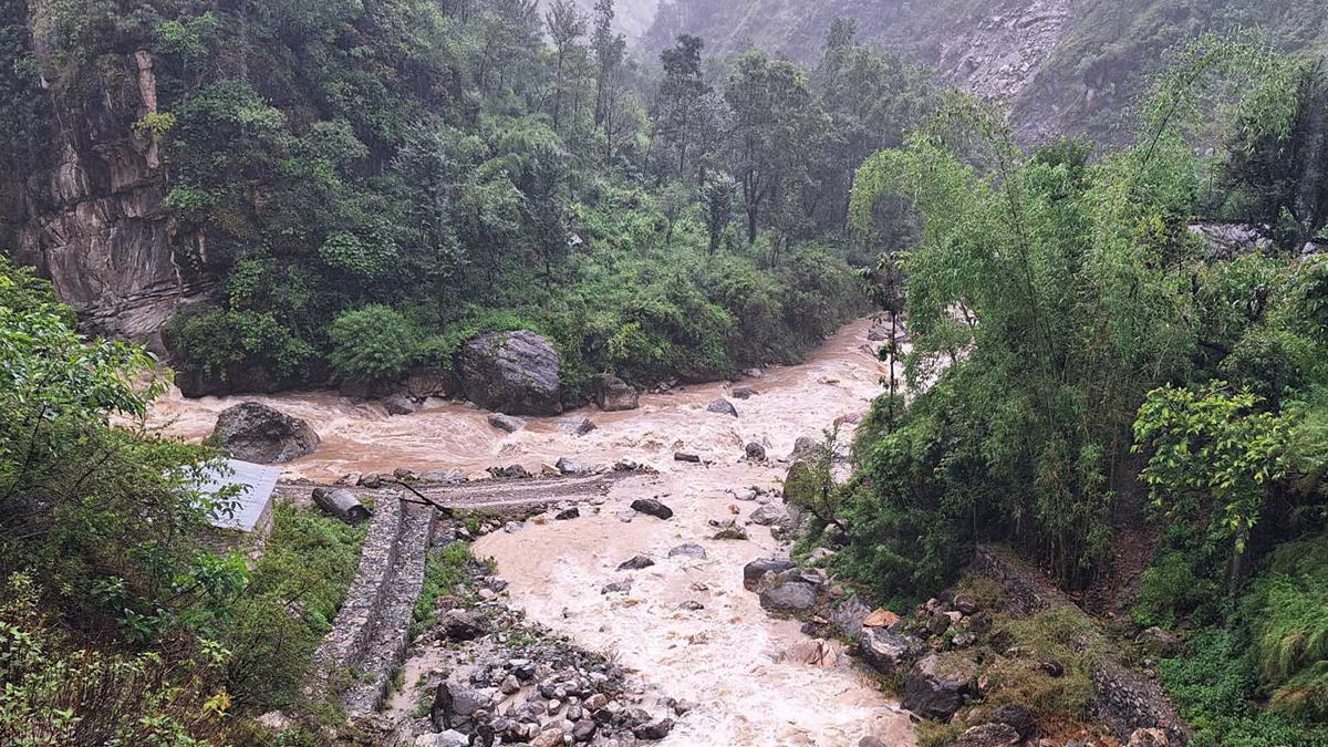 अब असोजसम्म गुड्दैनन् बागलुङका ग्रामीण सडकमा गाडी