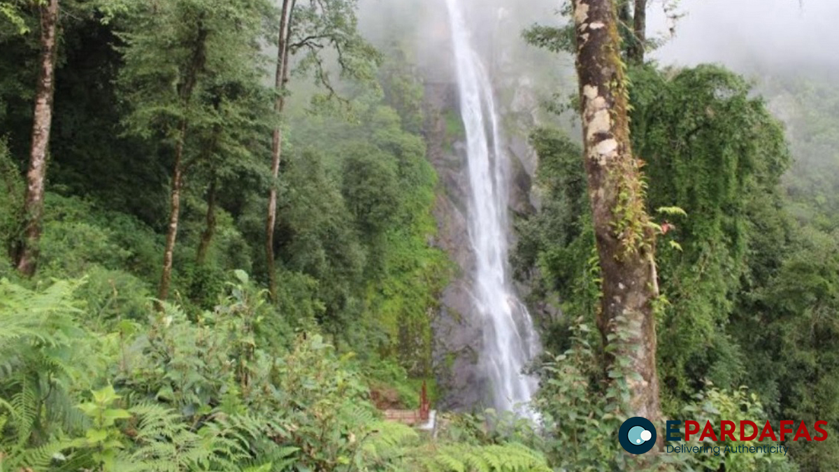 ओझेलमा भोजपुरको छाँगे झरना