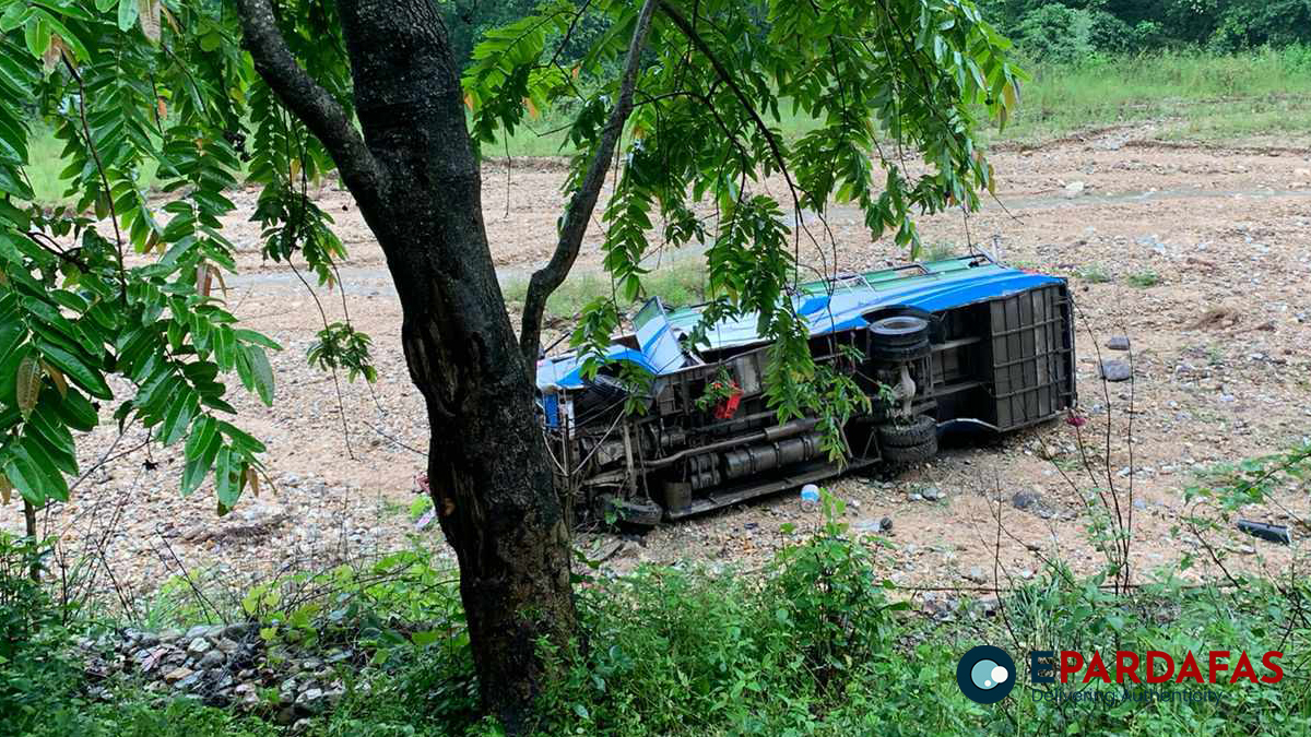 भारतीय तीर्थयात्री चढेको बस दुर्घटना, ७ जनाको मृत्यु (अपडेट)