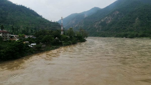 कर्णाली नदीमा डोजर पल्टिँदा एक जना बेपत्ता