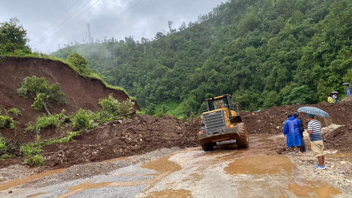 अविरल वर्षाले यी पाँच राजमार्ग पूर्ण रूपमा अवरूद्ध, ४१ आंशिक सुचारू