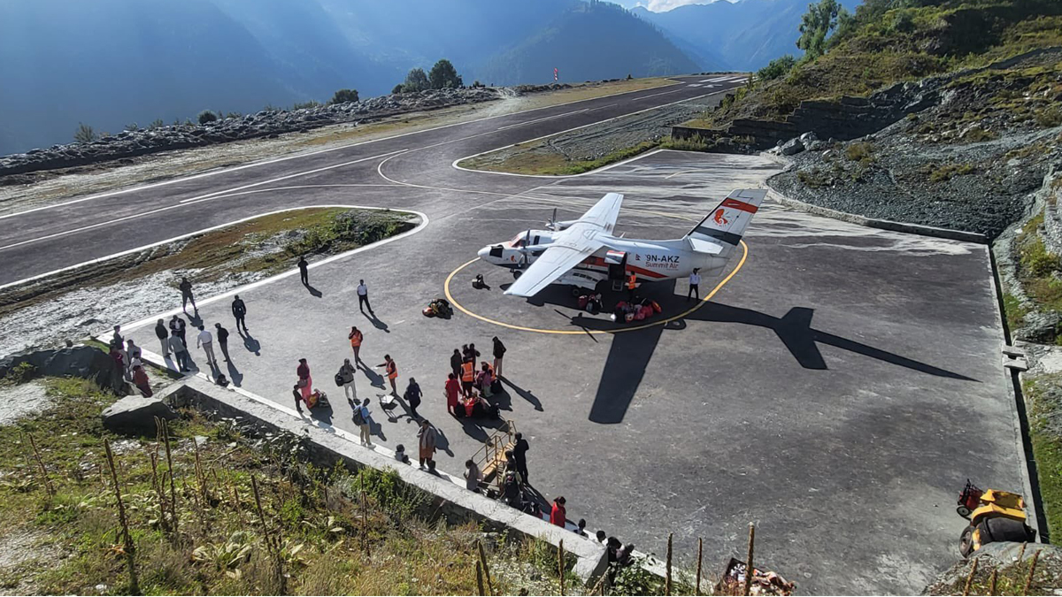 टिकट काटे पनि माओवादी नेता चढेपछि ताल्चा विमानस्थलमा अलपत्र चिकित्सक लिन पठाइयो नेपाल एयरलाइन्सको जहाज