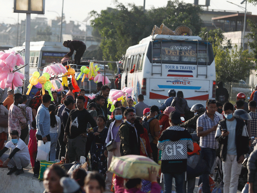 दशैं मनाउन घर गएकाहरु फर्कन थाले काठमाडौं