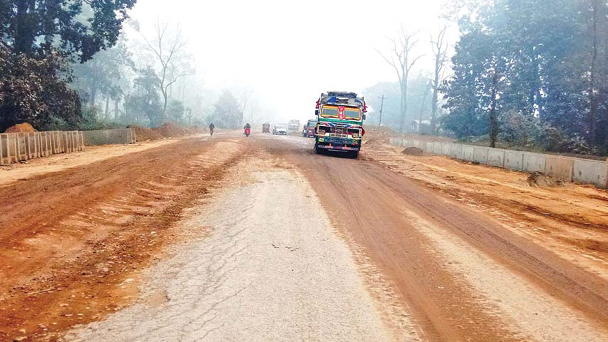 नारायणगढ-बुटवल सडक : ‘कछुवा गति’ काे चिनियाँ ठेकेदारलाई तेस्रो पटक म्याद तर काम रोकियो