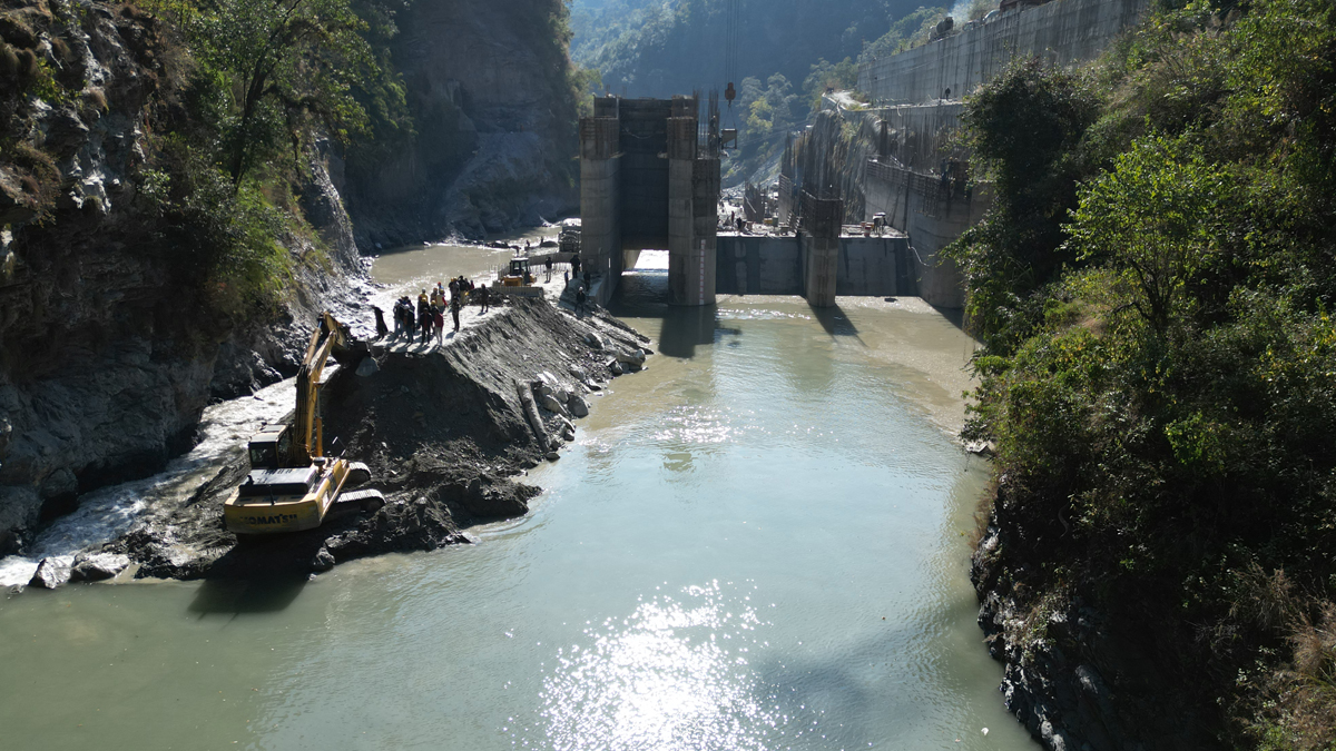 राहुघाट जलविद्युत आयोजनाको डिसेन्डर निर्माण गर्न खोला फर्काइयो