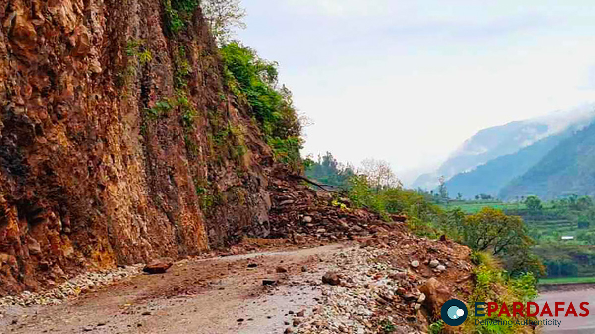 अविरल वर्षाले कर्णाली राजमार्ग अवरूद्ध