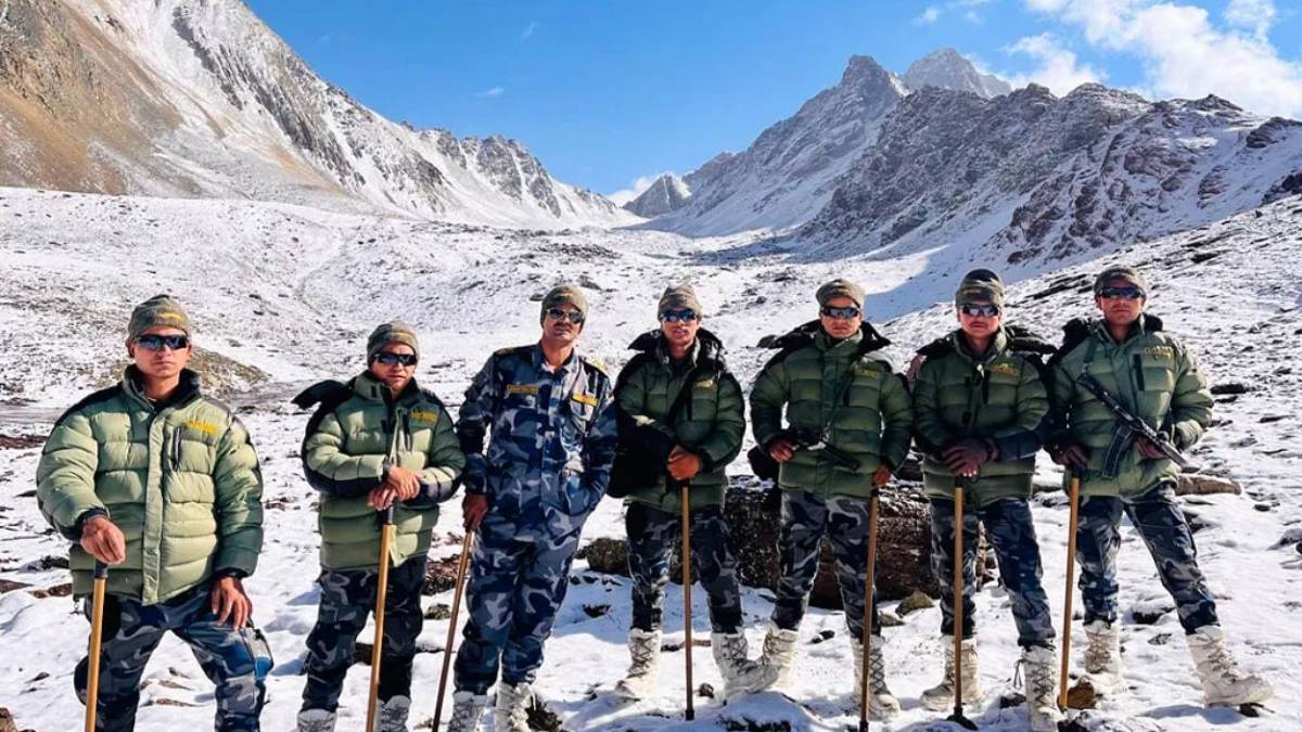 सुरक्षा अधिकारीद्वारा चीनसँगको सीमा क्षेत्रको निरीक्षण