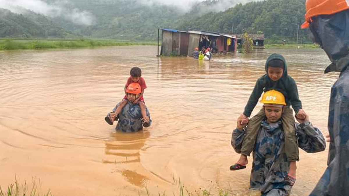 पोखरामा तालको पानी घरभित्र पस्दा फसेका ४ जनाको उद्धार