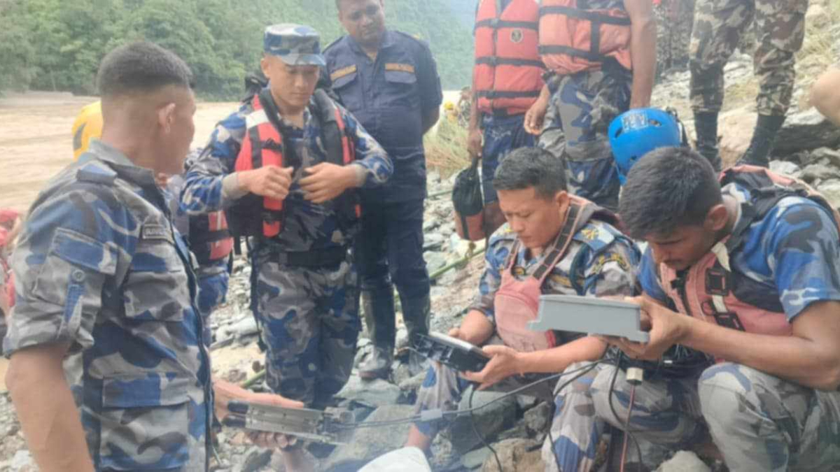 त्रिशूली नदीमा बेपत्ता बस र यात्रुहरुको खोजीकार्य गोलाघाटसम्म गरिने