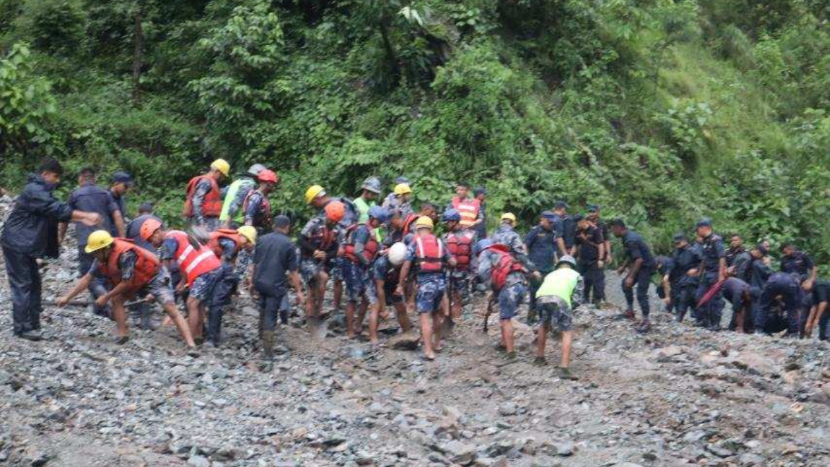 त्रिशूलीमा यात्रुसहित बेपत्ता बसको खोजी कार्य सुरु