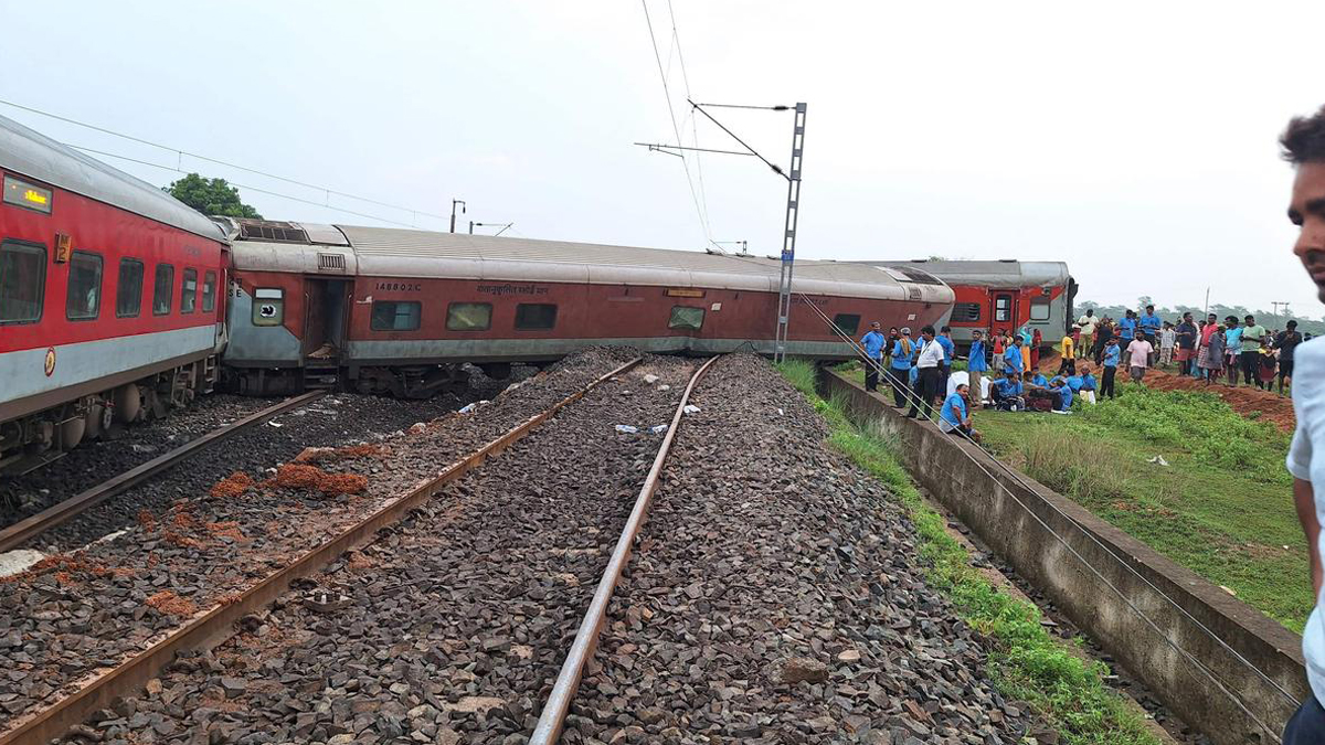 भारतको झारखण्डमा रेल दुर्घटना हुँदा दुई जनाको मृत्यु, २० घाइते