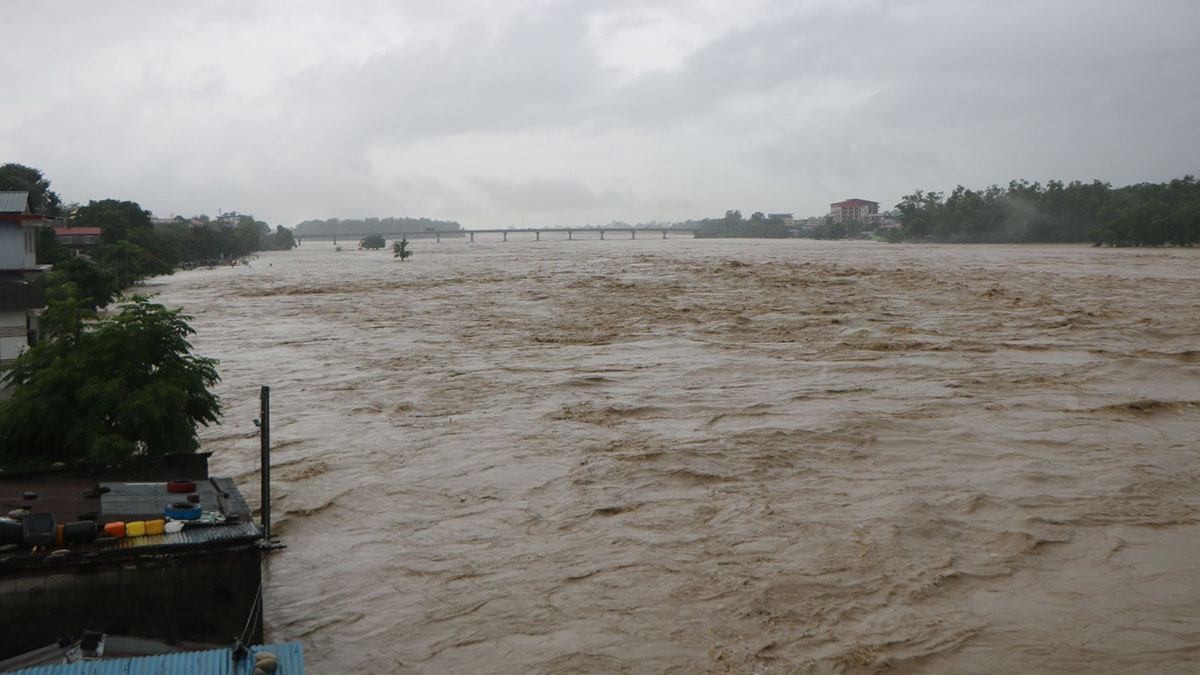 नारायणी नदीको जलसतह खतराको बिन्दुमाथि