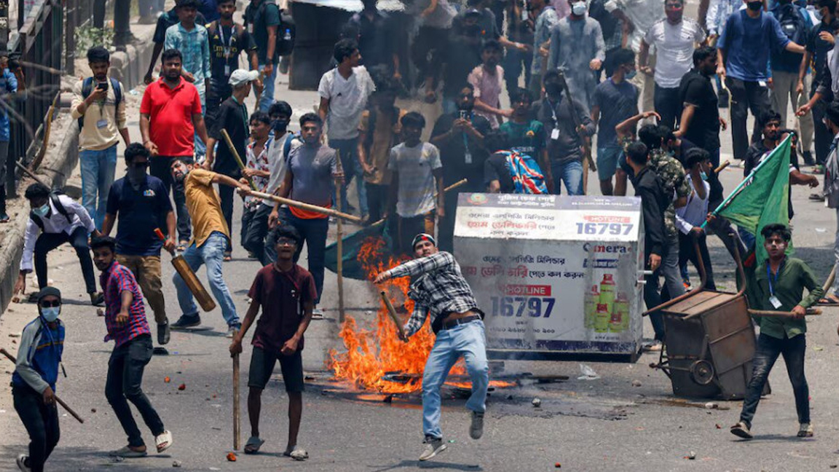 बंगलादेशमा सरकारविरोधी प्रदर्शनकारी र सरकार समर्थकबीचको झडपमा ५० जनाको मृत्यु