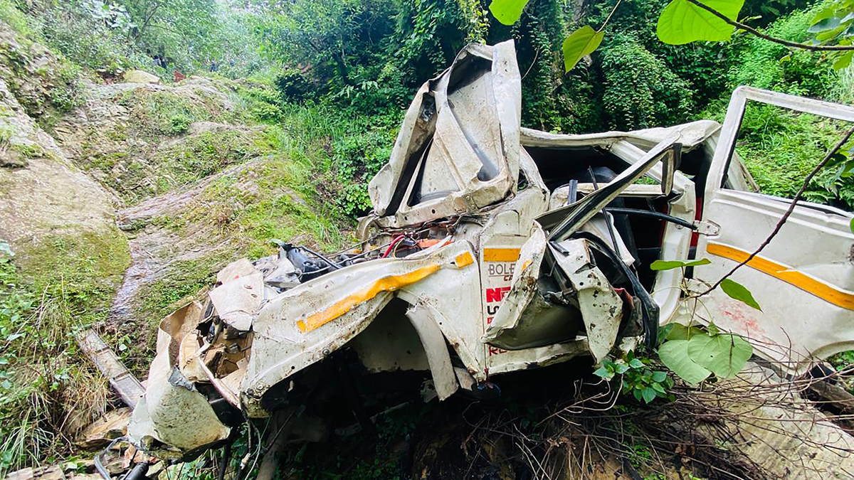 जाजरकोटमा जीप दुर्घटना हुँदा चालकको मृत्यु, १६ जना घाइते