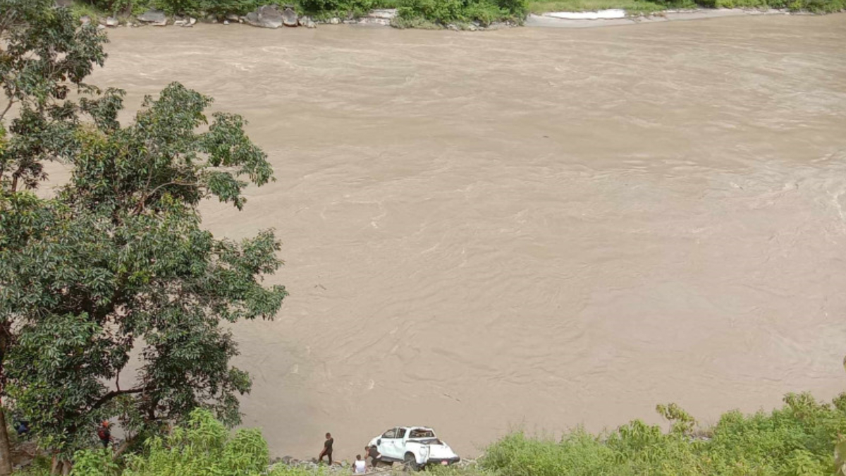 सुनकोशीमा खसेको गाडी भेटियो, तीन यात्रुको अवस्था अझै अज्ञात