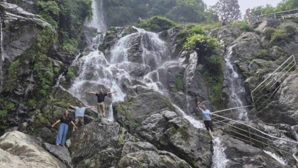 पर्यटकको रोजाइमा काभ्रेको ‘तीनधारे झरना’