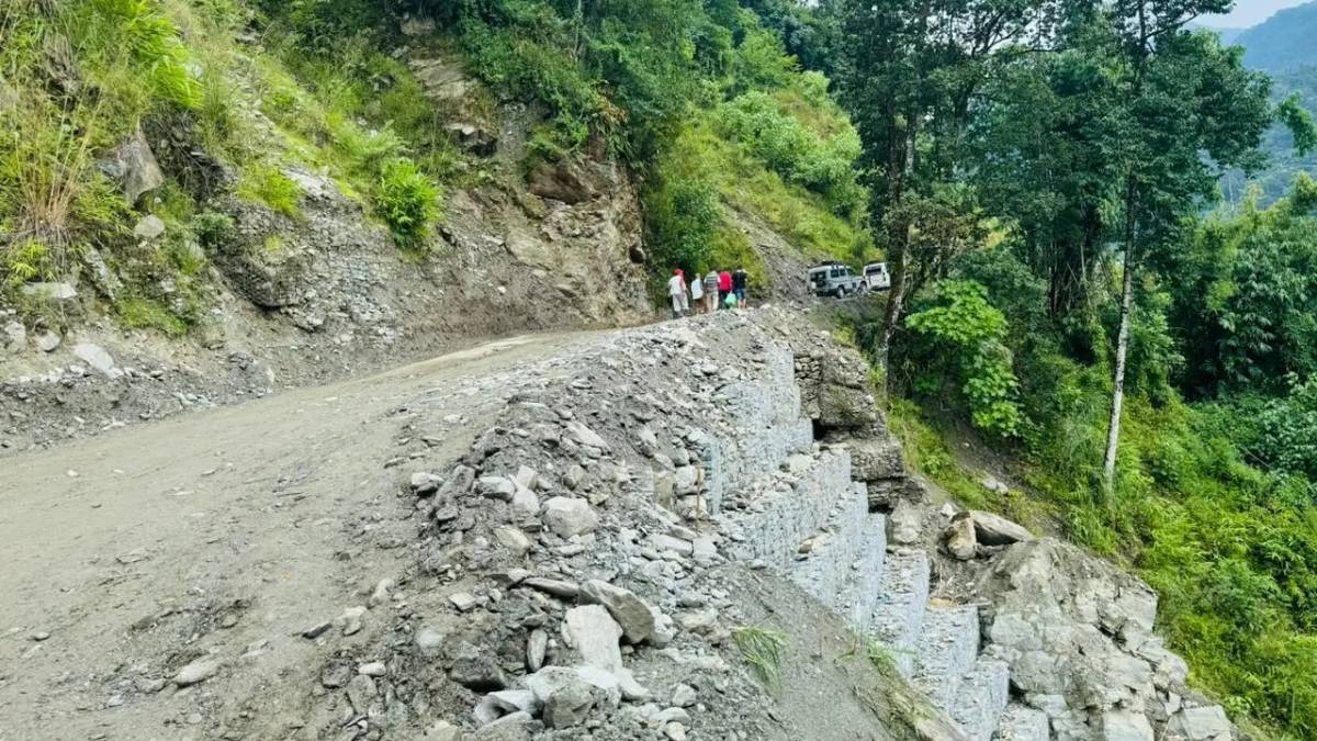 घान्द्रुक जाने सडक दुई महिनापछि खुल्यो