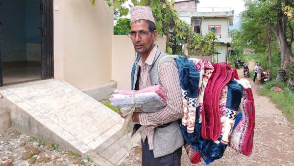 २५ वर्षदेखि घुमन्ते व्यापारमा रमाएका ‘काफ्ले बा’