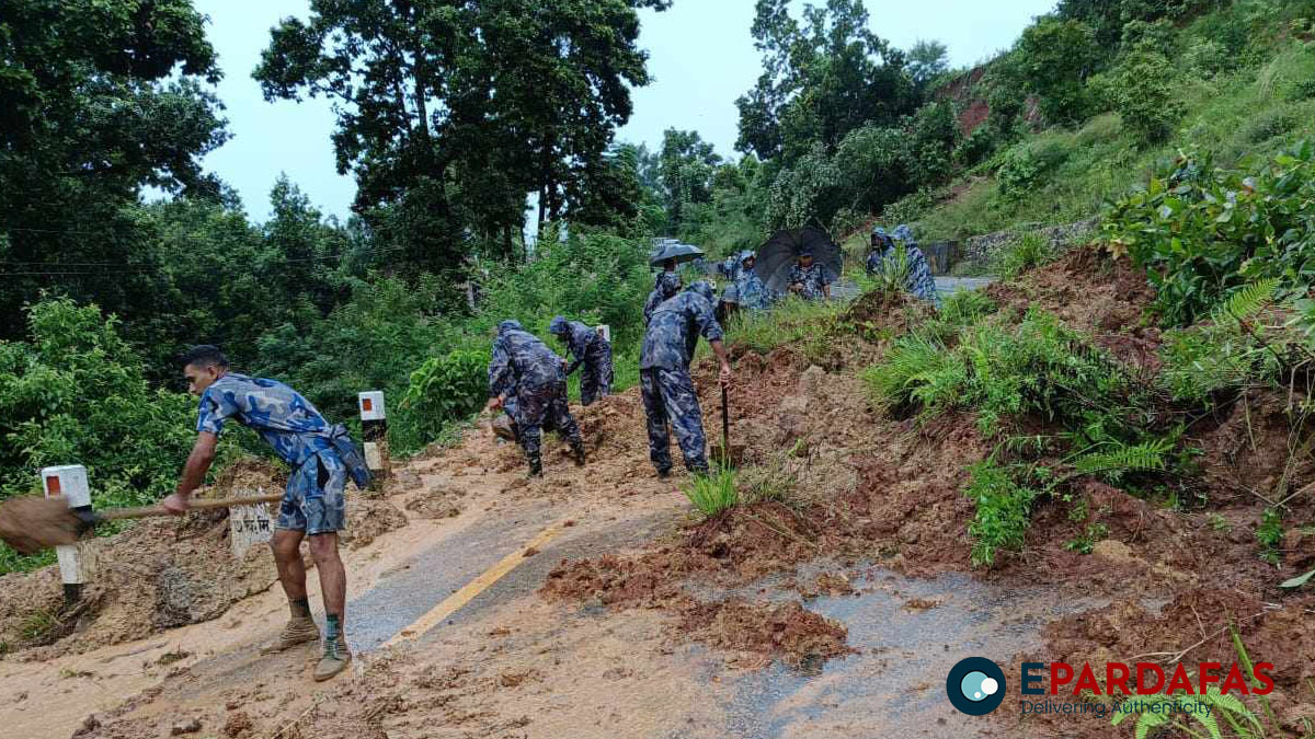 देशभरका यी राजमार्गमा पहिरो, आवागमन ठप्प