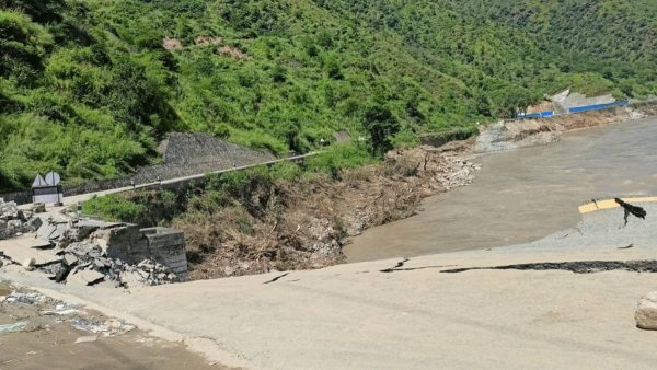 बाढी पहिरोले अझै १० वटा सडकखण्ड पुर्णरुपमा अवरुद्ध