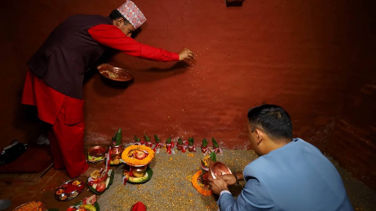 हनुमानढोकास्थित दशैँघरमा जमरा राखियो