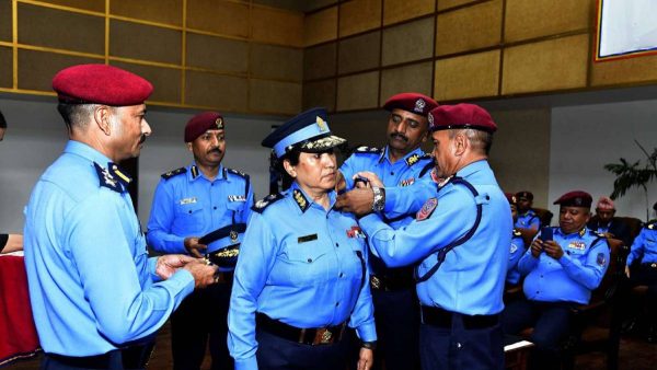 एआईजीमा बढुवा भएका राणा र ह्योजुलाई दज्यानी चिह्न प्रदान