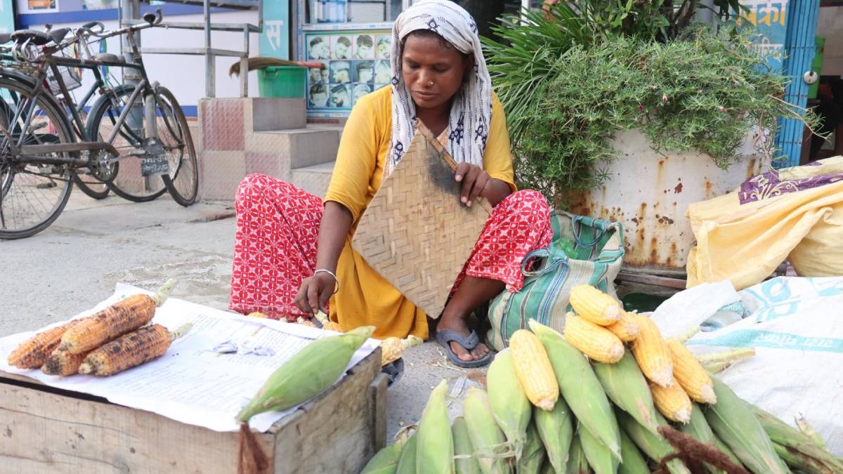 मकै बेचेर जीवन निर्वाह