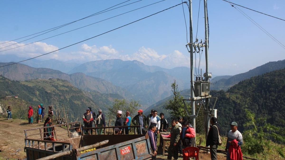 सडक र विद्युत् सुविधासँगै सुगम बन्दै गाउँ