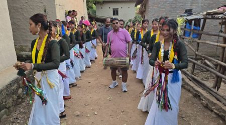 थारू बस्तीमा ‘सखिया नाच’को रौनक