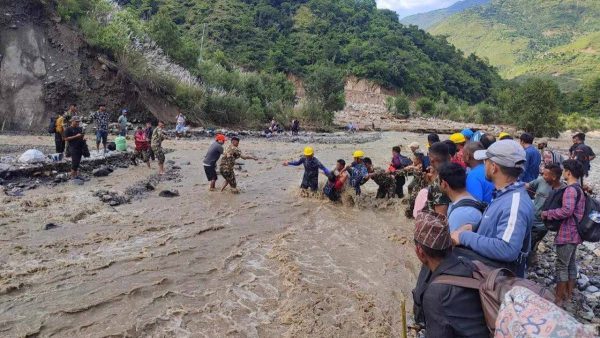 बाढीपहिरोका कारण अलपत्र एक सय ६३ विदेशी पर्यटकको उद्धार