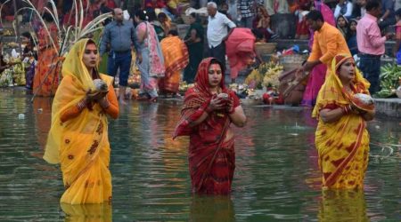 अस्ताउँदो सूर्यलाई दिइयो अर्घ्य