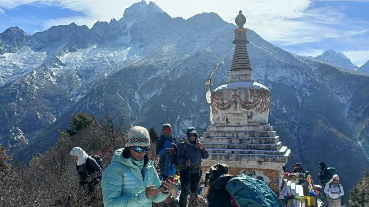 सगरमाथा क्षेत्र छोड्दै विदेशी पर्यटक