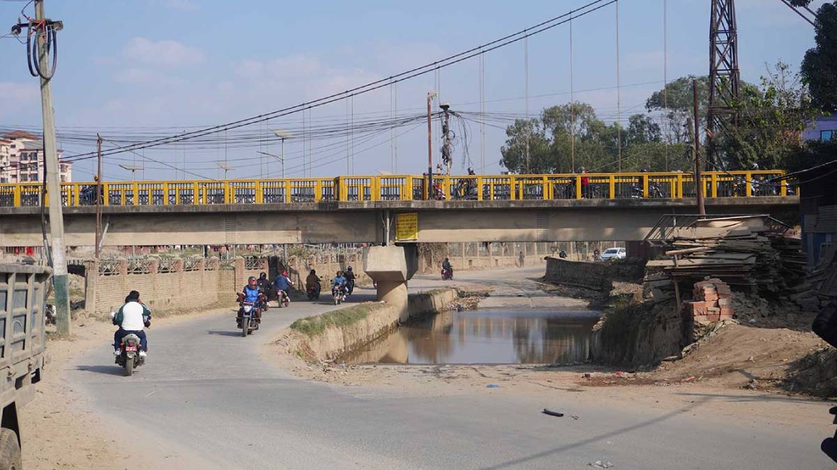 हिउँदमा पनि हटेन बागमती करिडोरको कालो पुलमुनि पानी जम्ने समस्या