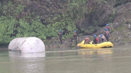 भारतीय ग्यास बुलेट दुर्घटनामा बेपत्ता खोज्न सशस्त्र प्रहरीको गोताखोर परिचालन