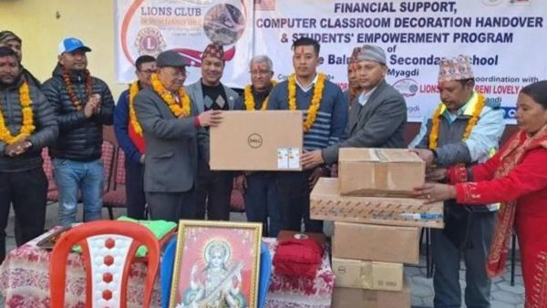 प्रवासी नेपालीद्वारा  म्याग्दीको दुई विद्यालयलाई कम्युटर सहयोग