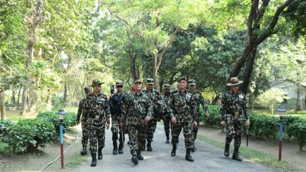 प्रधानसेनापतिद्वारा पूर्वी पृतनाको निरीक्षण