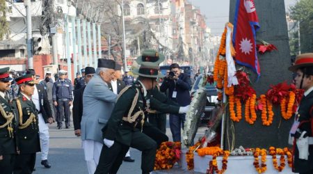 राष्ट्रपति पौडेलद्वारा पृथ्वीनारायण शाहको सालिकमा माल्यार्पण